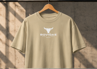 Camiseta Bovidae khaki – frente con logo Move Beyond