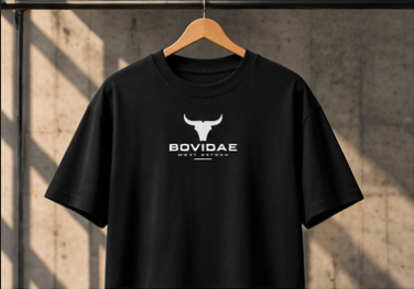 Camiseta Bovidae negra – frente con logo Move Beyond