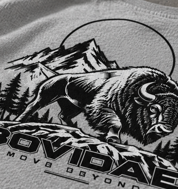 Camiseta oversized Bovidae gris – detalle del estampado